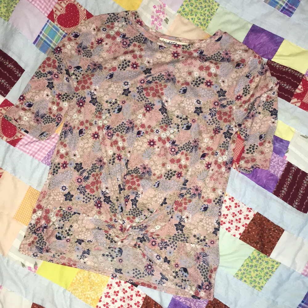 ⚜️⚜️ 3/$15 Floral crop top